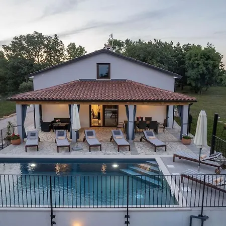 Modern Istra With Pool In Buje