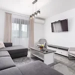 Villa Modern Istra With Pool In Buje Bibali