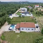 Villa Modern Istra With Pool In Buje Bibali