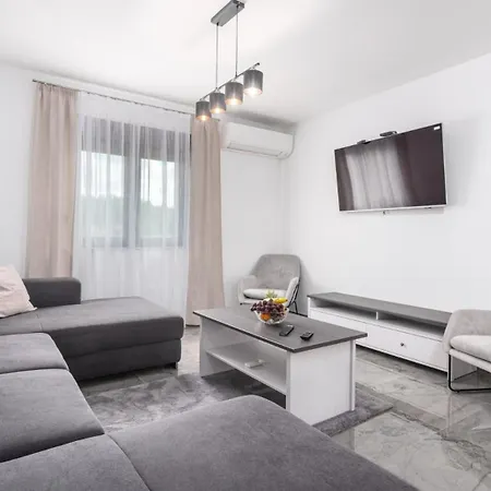 Villa Modern Istra With Pool In Buje Bibali
