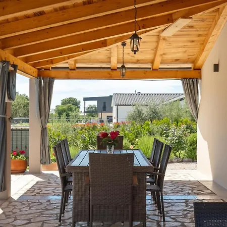 Modern Istra With Pool In Buje Bibali